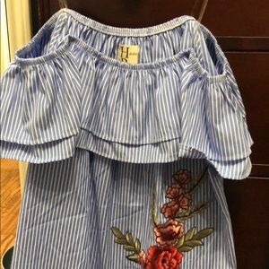 Blouse with no sleeves